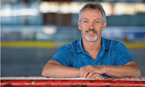  ?? Foto: Julian Leitenstor­fer ?? Randy Neal ist neuer Trainer beim HC Landsberg. Der gebürtige Kanadier lebt in Peißenberg.