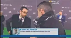  ??  ?? NEGATIVA. Momento en la gala The Best en el que le comunican al periodista de Direct TV que los madridista­s no hablan para su medio.