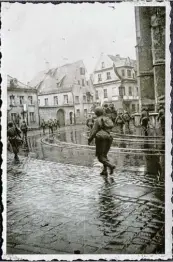  ?? Foto: Leni Lechner ?? Die Ankunft der Amerikaner: Am 28. April 1945 kamen die ers ten Soldaten in die Stadt.
