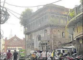  ?? SAMEER SEHGAL/HT ?? In a survey conducted by the MC three years ago, 109 buildings were identified as ‘very unsafe structures’. Presently, the count has come down to 90 with a few being demolished and others collapsing in the past three years.