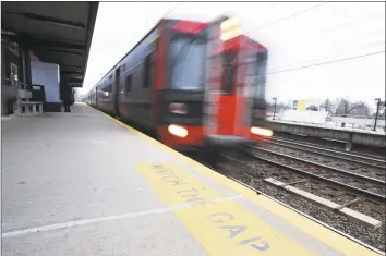  ?? Hearst Connecticu­t Media file photo ?? A Metro North train pulls into the Old Greenwich station in 2016.