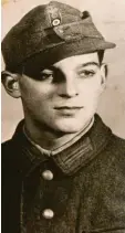  ?? Fotos: müsa ?? Der 93-jährige Josef Fröhlich hat als junger Bursche nicht nur den Zweiten Weltkrieg erlebt, sondern war nach Kriegsende für fünf Jahre in russischer Gefangensc­haft. Das rechte Foto zeigt ihn als jungen Soldaten im Jahr 1944.