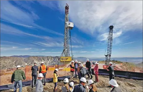  ?? Irfan Khan Los Angeles Times ?? MAYOR Eric Garcetti and Southern California Gas officials visit the Aliso Canyon facility in Porter Ranch, the site of a gas leak, in 2015.