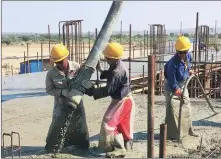  ?? PROVIDED TO CHINA DAILY ?? Chinese builders work at a power station constructi­on site in Pakistan.