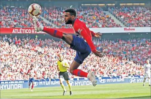  ??  ?? CLASE. Lemar ha tenido una gris primera campaña en el Atlético, pero se sigue confiando en él.