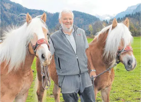  ?? FOTOS: REICH-RECLA ?? Christoph Brutscher mit den Haflingern Kasandra und Kordana.