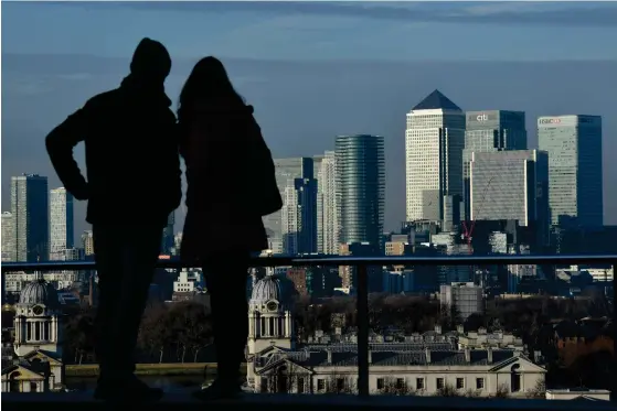  ?? FOTO: LEHTIKUVA/ AFP/ BEN STANSALL ?? Alexis Stenfors ger i sin bok sin syn på vad som händer i finansdist­riktet i London och vilken moralen är där.