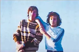  ?? ARCHIVIO ?? Emilio Aragón y Antonio Vega, cuando eran unos chavales de barrio.