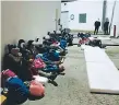  ??  ?? GRUPO. Parte de los migrantes detenidos en Tabasco.