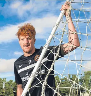  ?? Picture: SNS Group. ?? Simon Murray: hoping to find the net at Easter Road.