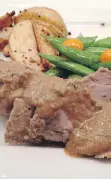  ??  ?? This Thai pork tenderloin and peanut sauce dish is easy to make.