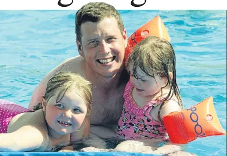  ?? Picture: John Stevenson. ?? Fun in the sun: Gary Biggs from Dundee with daughter Lily-Grace and friend Erin Paterson at Stonehaven’s outdoor swimming pool.
