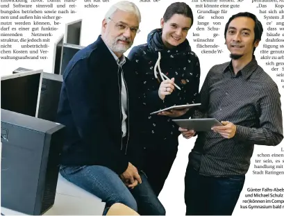  ?? RP-FOTO: BLAZY ?? Günter Falhs-Abels, Katharina Raßmann und Michael Schulz (Informatik­lehrer)können im Computerra­um des Kopernikus Gymnasium bald mit W-Lan arbeiten.