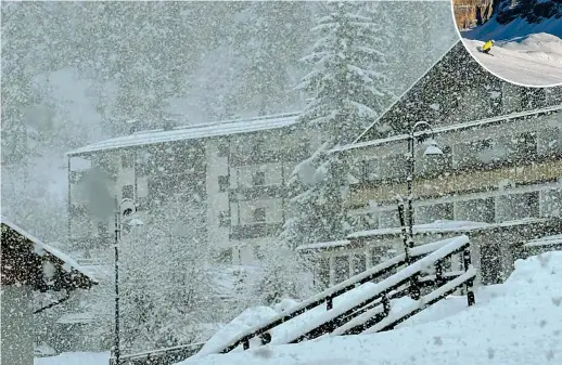  ?? (foto social) ?? Con i fiocchi A sinistra, Madonna di Campiglio sotto la neve. Sopra, le piste sulle Dolomiti