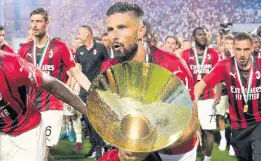  ?? AP ?? AC Milan’s players, including Olivier Giroud (centre), celebrate after winning the Serie A title yesterday. It is AC Milan’s first Serie A title in 11 years.