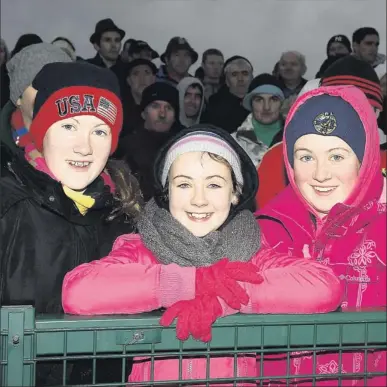  ??  ?? ■ Well wrapped up for the Day! Sisters Maggie, Michelle and Kylie Walsh supporting their team Duagh on Sunday at the North Kerry Championsh­ip Final played in Listowel Photo: John Stack