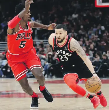  ?? — THE ASSOCIATED PRESS ?? Toronto Raptors guard Fred VanVleet, right, drives to the net on Chicago Bulls forward Bobby Portis during Wednesday’s 122-98 victory in Chicago.