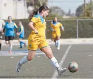  ??  ?? Las chicas del equipo femenil de futbol soccer de la UADEC se encuentra listas para la Copa Telmex Telcel 2019.