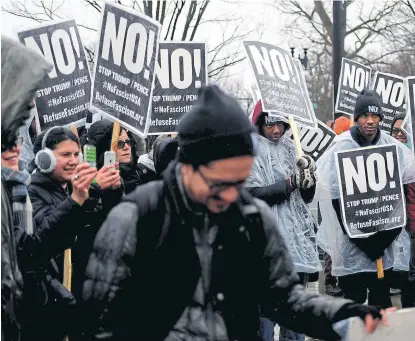  ?? James duggan/ reuters ?? Una marcha organizada por RefuseFasc­ism.org en Washington, ayer