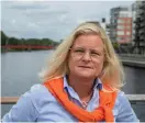  ??  ?? GILLAR FI. Förra kommunråde­t Suzanne Åkerlund (L) vill se Gudrun Schyman i riksdagen.