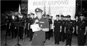  ??  ?? Douglas reciting a poetry entitled,‘Di mana bumi dipijak, di situ langit dijunjung’.