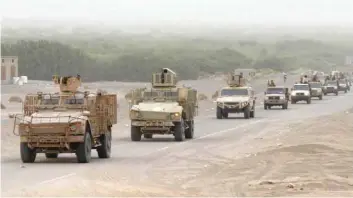  ?? — AFP ?? A column of Yemeni pro-government forces and armoured vehicles arrives in Al Durayhimi district, about nine kilometres south of Hodeida Internatio­nal Airport, on Wednesday.
