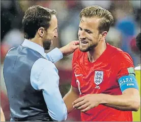  ?? F: AP ?? Kane y Southgate El selecciona­dor quiere que sus jugadores aprendan de su experienci­a