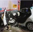  ??  ?? Ein neuer Golf fuhr im August 2017 ungebremst ins Heck eines Sattelschl­eppers. Die Fahrerin wurde schwer verletzt. Archivfoto: Feuerwehr Adelsried