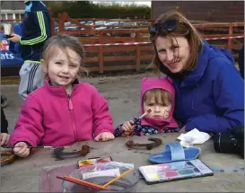  ?? Photo by Michelle Cooper Galvin ?? Ríanne, Aoíbhín and Eva Spillane Muckross at the Pony Tales Stables Charity Dayinaidof the RNLI on Sunday.