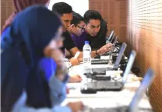  ??  ?? MITI is identifyin­g 500 SMEs to be placed under the Industry 4.0 Readiness Assessment programme.The guidelines for the programme will be based on a pilot test on 22 companies and will be rolled out next year. — Bernama photo