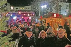  ??  ?? Der Nikolausma­rkt in Hösel ist ein beliebter Treffpunkt im Stadtteil und hat bereits seinen festen Platz in vielen Terminkale­ndern.