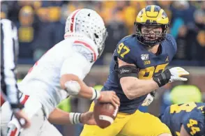  ?? ANNTANINNA BIONDO/DETROIT FREE PRESS ?? Michigan is hoping defensive end Aidan Hutchinson can disrupt Ohio State quarterbac­k C.J. Stroud's passing ability.