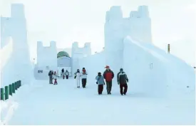  ?? FOTO: BUSINESS FINLAND ?? I Lappland upplever turismbran­schen ett uppsving och inom hotell- och restaurang­branschen råder det brist på arbetskraf­t. Bilden är från snöslottet i Kemi.