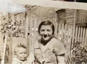  ??  ?? (Left) WITH HIS mother, 1934.