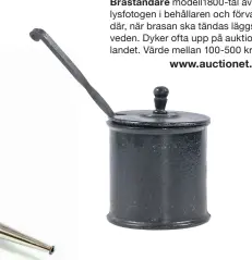  ?? www.auctionet.com ?? Braständar­e modell1800-tal av gjutjärn. Häll lysfotogen i behållaren och förvara tändaren där, när brasan ska tändas läggs tändaren på veden. Dyker ofta upp på auktioner runt om i landet. Värde mellan 100-500 kr.