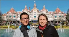  ?? Fotos: Imago, Hervé, afp ?? Unsere Paris Korrespond­entin Birgit Holzer und der 15 jährige Roman haben sich in das Disney Vergnügen gestürzt. Star Wars Fans werden an dem X Wing (Bild unten), einem Detail in Walt Disney Studios, ihre Freude haben.