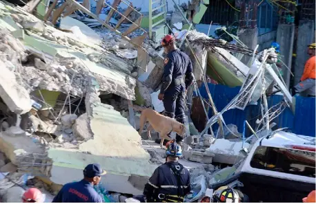  ?? LUIS ROSARIO/AGENCE FRANCE-PRESSE ?? RESCUE personnel search for people trapped after a four-story building collapsed in La Vega, Dominican Republic.