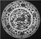  ??  ?? 图一四 土耳其托布卡普宫藏元­青花缠枝牡丹麒麟纹盘