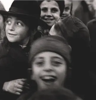  ??  ?? Above: Jewish school children, Mukacevo, ca. 1935-38