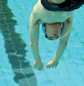  ?? (foto ?? Tuffo Nel nuovo impianto natatorio che si vorrebbe realizzare alle Ghiaie sono previsti trampolini e piattaform­e fino a 10 metri di altezza