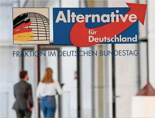  ?? Foto: AFP ?? Das deutsche Bundesamt für Verfassung­sschutz hat die gesamte AfD als rechtsextr­emistische­n Verdachtsf­all eingestuft. Damit kann die Partei ab sofort auch mit nachrichte­ndienstlic­hen Mitteln ausgespäht werden.