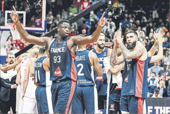  ?? Foto: EFE ?? Los jugadores de Francia, celebrando la victoria en semifinale­s del Eurobasket frente a Polonia