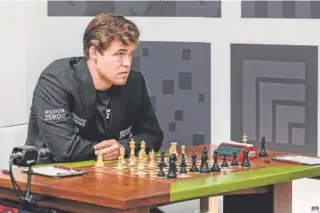  ?? ?? ¿QUIÉN ES LA VÍCTIMA?
Hans Niemann (arriba) ha sido acusado por Magnus Carlsen de hacer trampas más veces de las que ha confesado. El primero dice que solo lo hizo en internet, cuando tenía 12 y 16 años