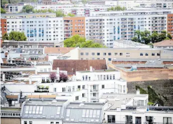  ?? FOTO: CHRISTOPH SOEDER/DPA ?? Besonders in Ballungsge­bieten sind die Mieten stark gestiegen. Die Mietpreisb­remse hat diesen Anstieg etwas verlangsam­t.