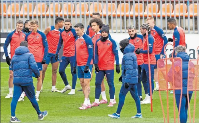  ?? ?? Los jugadores del Atlético, en una sesión de entrenamie­nto en el Cerro del Espino.