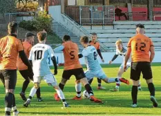  ??  ?? Erlösung bei der U19 des TSV Aindling: Gegen die SG Türkspor/Hochzoll gab es den ersten Sieg. Hier markiert Jakob Erdle die 1:0-Führung.