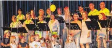  ?? FOTO: HELMUT ISSLER ?? „Gute-Laune-Lieder“gaben der Chor Canto Vivo und der Kinderchor des Liederkran­zes Ebnat zum Besten.