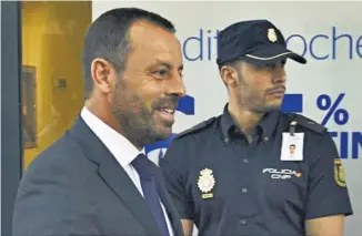  ??  ?? CAPTURADO. El expresiden­te del Barcelona Sandro Rosell fue detenido ayer.