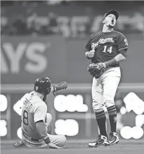  ?? GETTY IMAGES ?? Hernan Perez is upset after allowing Ben Zobrist to reach second base due to an error. Perez made two of three Brewers’ miscues on Thursday night.