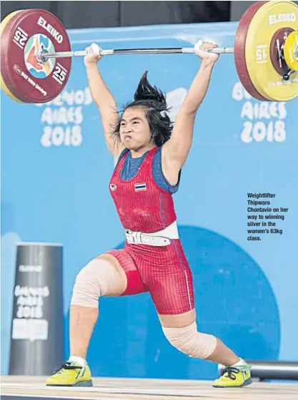  ??  ?? Weightlift­er Thipwara Chontavin on her way to winning silver in the women’s 63kg class.